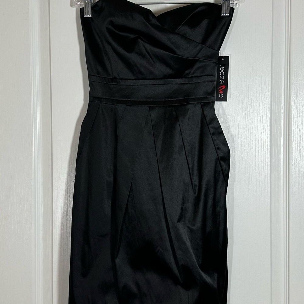 NWT—Stunning Black Strapless Dress With Side Pockets